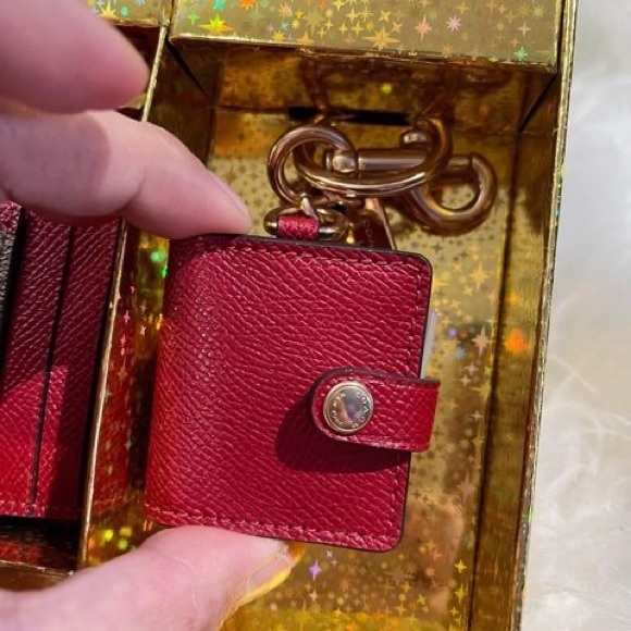 Brand New Authentic Coach Card Wallet with photo album keychain - Picture 3 of 5